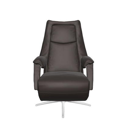 Ein dunkelbrauner Relaxsessel aus Leder in modernem Design. Der Fuß des Sessels ist sternförmig und die Armlehnen sind gepolstert